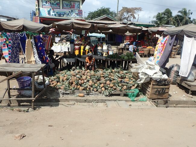 フルーツはパイナップルと