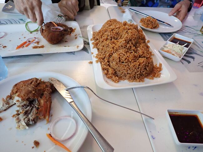 食べたものは、フライドライス、フライドチキン