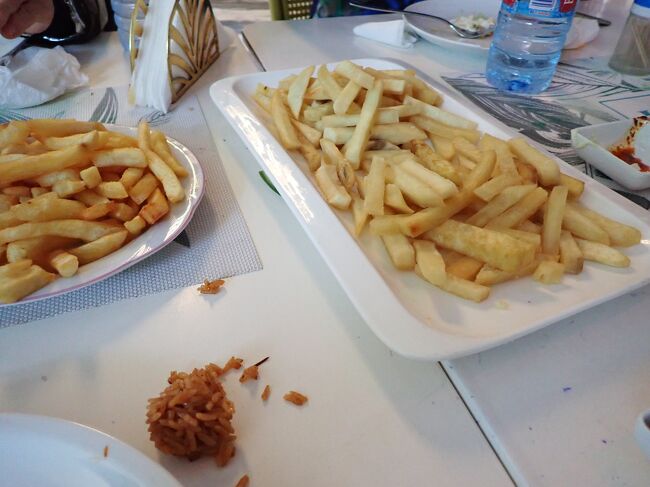 どちらがヤムイモなのか分からなくなりましたが、ポテトフライとヤムイモフライです