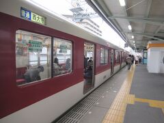 今井町の最寄り駅・八木西口駅に向かうため、近鉄奈良駅から大和西大寺駅まで利用しました。平日朝、近鉄奈良駅に到着した電車から通勤通学の人々が多く降り、折返し大阪方面へ出発する電車に乗車しました。
列車の本数が多くあるのが嬉しかったです。