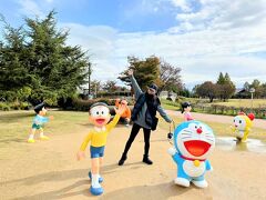 高岡駅から15分くらいバスに乗って、
『高岡おとぎの森公園』へ
こちらにはドラえもん広場があります

とても広い敷地に子ども向けの遊具がたくさんあります^⁠_⁠^
室内遊技場もあるので雨天でも楽しめます

