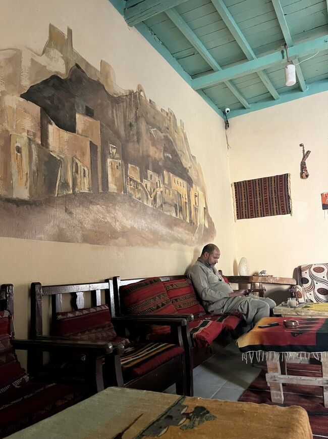 11時前でしたが、チェックインしてお部屋の準備をしてもらえました。<br />オーナーの女性がとっても良い人！<br /><br />ここはロビーで、家具一つ一つ可愛い。<br />