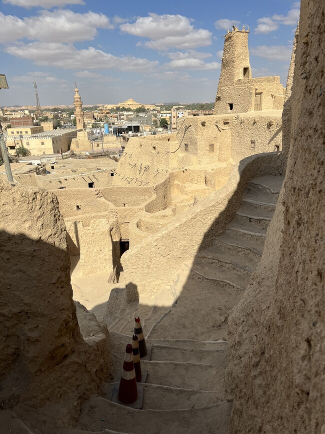 裏道から階段を降りてみようかな