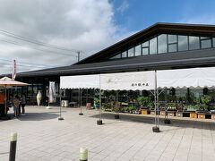 13:30 道の駅 平泉
あまり時間がないのでチラ見程度ですが道の駅 平泉でお土産を物色。