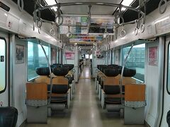 宮崎空港駅11:42発の普通列車に乗車して、南宮崎で下車3分乗り換えで西都城駅行の普通列車に乗り換えます。

ローカル線らしく乗客は徐々に減り都城を出発すると2両編成で乗客は自分のほか2名と寂しい状況です。