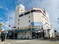 14:50 マルカンビル
駅から歩いて15分ほど、目的地マルカンビル着きました。