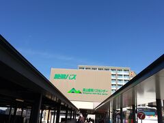 名古屋駅から約2時間半で高山のバスセンターに到着。