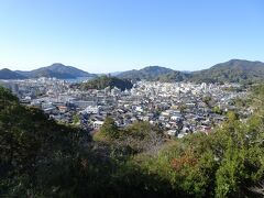 宇和島市街の片隅の野川登山口に下山し、近くの愛宕公園から宇和島市街を眺めてみました。