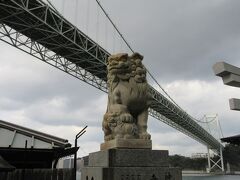 狛犬と関門橋