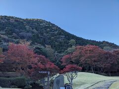 近くの昭和の森会館に寄りました。