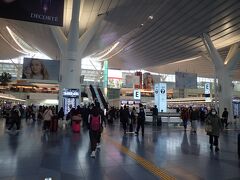勤労感謝の日の羽田空港第三ターミナル。海外に行く人もかなり増えた印象？？
