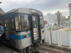 土佐くろしお鉄道でそのままJRに乗り入れて高知駅まで直通。
高知にきた。