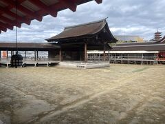 厳島神社はすぐ入れました。