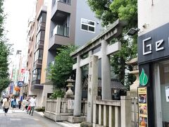 お店の直ぐ近くに「須賀神社」がありました。