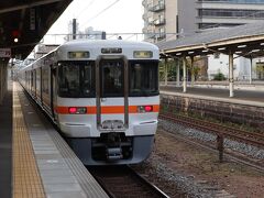 新横浜駅06:11発名古屋駅07:27着のぞみ99号に乗車、名古屋駅で東海道線に乗り換えて