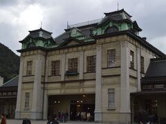 １９１４年に創設され日本で初めて鉄道駅として重要文化財に指定された駅です。