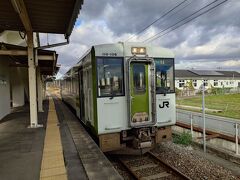 気仙沼線の柳津行に乗車。一両編成のワンマンです。