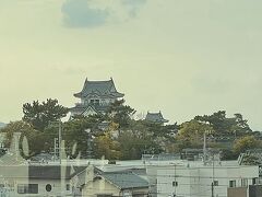 岸和田城を見つつ