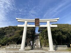 水戸を後にして30分『大洗磯前神社』到着。

立派な鳥居です。
