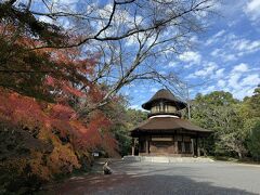 国指定重要文化財の俳聖殿
松尾芭蕉生誕３００年を記念して建てられたもので、松尾芭蕉の旅姿を建物で表したものとか