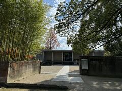 公園内にある、芭蕉翁記念館