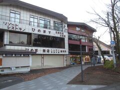 この先道が細そうなので早々に車を停めて十和田神社方面へ向かいます