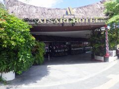 車は1時間ほどでパラパットに到着。ホテルの前で降ろしてくれました。この日のホテルは「Atsari Hotel」。