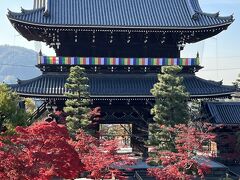 　山門に上がれます。1000円。