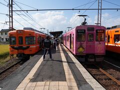 出雲大社前駅へは、一部列車を除き川跡駅で乗り換えです。