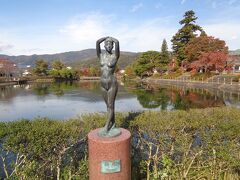 観月台公園は観月台溜め池とその周辺から成る公園です．この公園内には彫刻がいくつか建っていますが，これは神野忠和さんという方の作品だそうです．