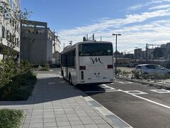 おはようございます。

羽田空港までホテルのシャトルバスで移動します。
