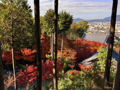 【圓光寺】
http://www.enkouji.jp/

詩仙堂から北へ徒歩3分程度。紅葉の期間中は日時指定の予約制になっています。