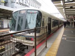 京都駅からJR奈良線に乗りました。奈良は都会というイメージがありましたが、列車は途中から単線になったり、運行している本数が少なかったりとちょっとびっくりしました。乗客の7割が外国人だったことから、海外からの観光客が戻ってきたことを実感しました。