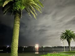 夜は、弁天島海浜公園で、星空観測。
のつもりが、雲が多いのと意外と明るすぎた。

夏の湖上の夜風は気持ちがいいです。
