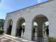 駅から徒歩で連合軍共同墓地へ。