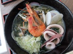 浜ちゃんラーメン。
メニューの写真通りのものが出てきた。ホタテいくつ入っているんだ。あっさり目で美味しいラーメンでした。