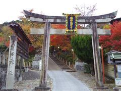 粟田神社の横を通り、