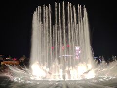 ベラージオホテルといえば、噴水ショーが有名
イタリア北部のコモ湖を模した巨大な池にて
音楽に合わせて140mほどい高く噴き上げる水柱はダイナミックで見ごたえ十分
ライトアップされた夜のが断然きれいでおすすめ、ショーは無料

ドロミテ渓谷など北イタリアは行ってみたい場所のひとつ
あとスイスやトルコも