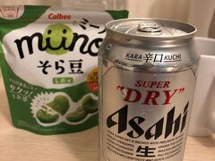 いやね、エレベーターの横に自販機があるもんだから、ついつい。
ミーノ2つもあって荷物になるから食べなきゃだしね。