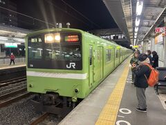 気分転換できたので盛り場に戻る。

さっき言い忘れたけど、このモハ201系の現役姿を見るとほっとする。