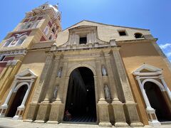 12:29
3-4分歩いて今度はサンタ・カタリーナ教会。
なんとミサ中・・・。