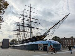 「グリニッジ埠頭」に到着すると、
帆船「カティーサーク（Cutty Sark）」が鎮座してました。
昔よく飲んだウイスキー銘柄の実物に会えて感無量です。
(￣^￣゜)ｼﾞｰﾝ