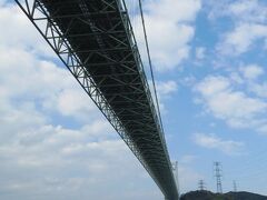 関門大橋真下
対岸は本州最西端の下関