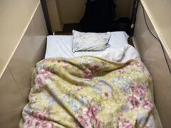 ドヤに戻って おやすみなさ～い
でも、寒くて寒くて服着て寝た～

こんだけ寒けりゃ　スーパー南京虫は だいじょぶだ～