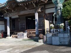 鎌倉について、すぐに満福寺で参拝。

ここは源氏ゆかりのお寺で腰越状を書くために水を汲んで墨をすったといわれる池もあります。