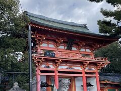 ランチ後に行った先は今宮神社。

朝乗ったタクシーの運転手さんイチオシの神社。
「玉の輿に乗れるらしい」と聞いてやってきました（笑）

＊玉の輿というと、お金持ちの人と結婚できるという意味のようですが、今まで自分と縁がなかったような人達と縁ができることも意味するのだそうで、実際運転手さんも含めお身内にとてもよいことがあったとのことで、「なるほど」となってやってきました(^_^)v