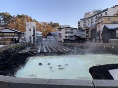 朝6時代の草津湯畑。数人散歩してる人いました。静かでした～