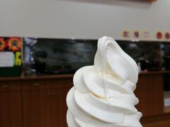 道の駅三田貝分校でソフトクリームも頂く。マルカンビルのソフトクリームに比べるとさすがに見劣りしますが味は美味しい！