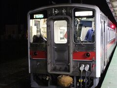 釧路駅は7分の接続で慌ただしく通称花咲線に乗車。そして終点根室駅18時49分着。埼玉県からほぼ鈍行で1日半。参考までに座れなかった区間は、宇都宮から黒磯(当時4両で、現在同時刻は3両)の区間のみでした。
あ、終わり日の入り見るの忘れた・・・