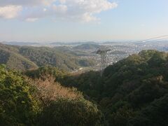 最後の訪問地、書寫山圓教寺へ。書寫山へはロープウェイで登りました。圓教寺を見学するにはロープウェイを降りてから徒歩で2時間はかかると聞いていたので、何とか目標の14時に到着しました。